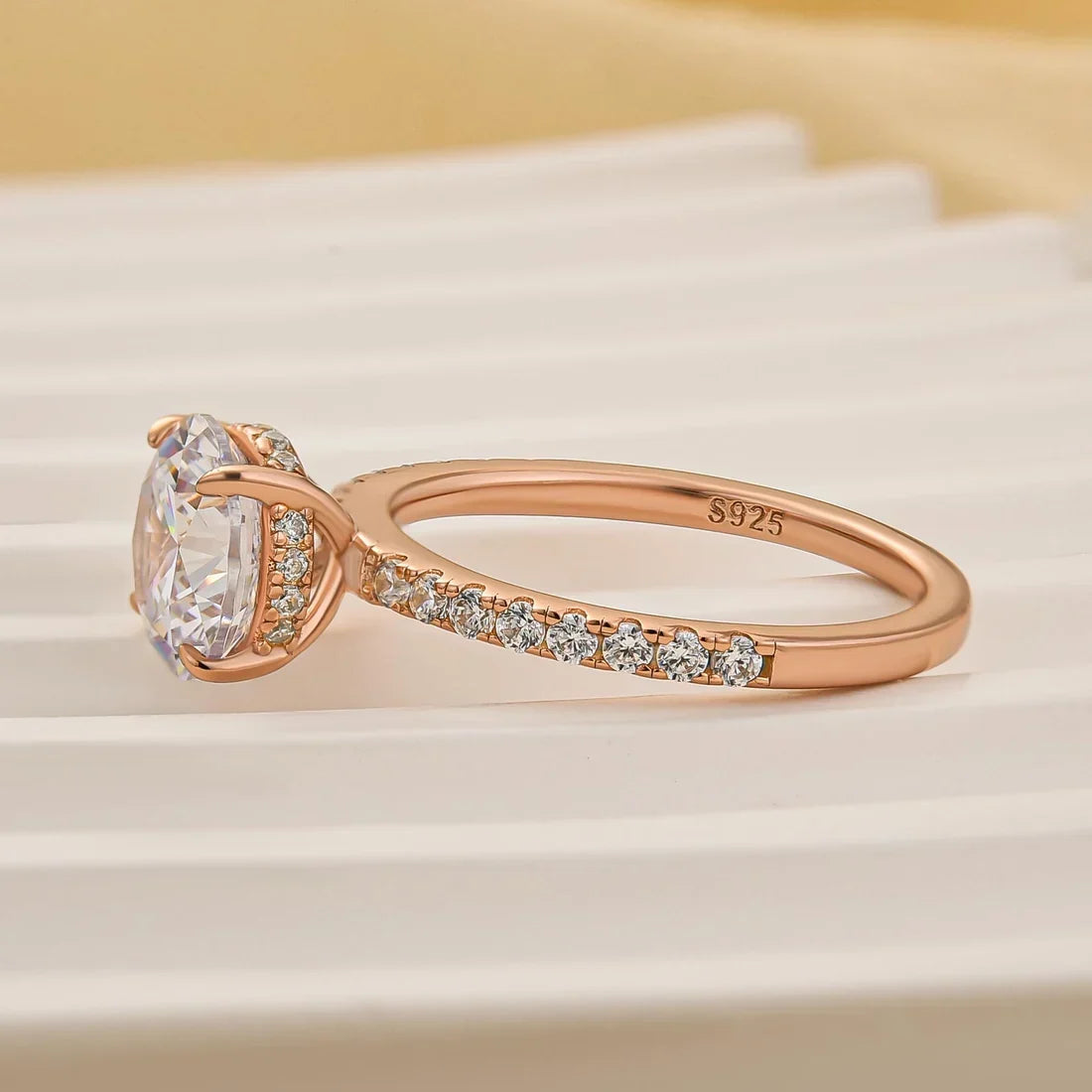 Round Cut Halo Engagement Ring