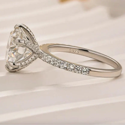 Moissanite Round Cut Engagement Ring