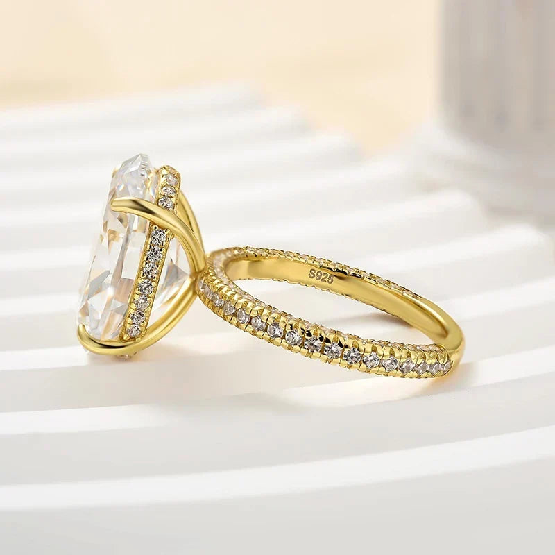 Oval Cut Exclusive Diamond Engagement Ring