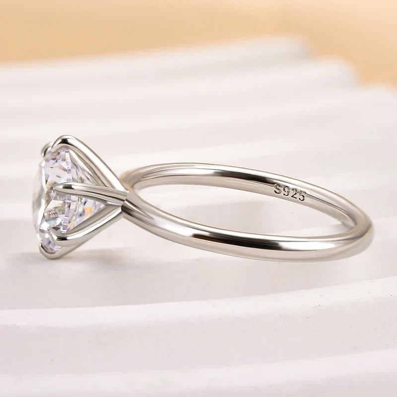 Round Cut Solitaire Engagement Rin