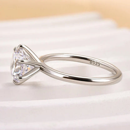 Round Cut Solitaire Engagement Rin