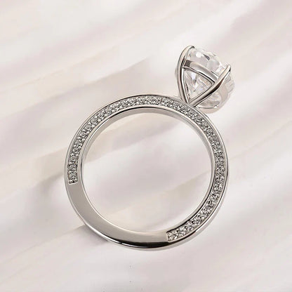 Luxury Oval Cut Engagement Ring