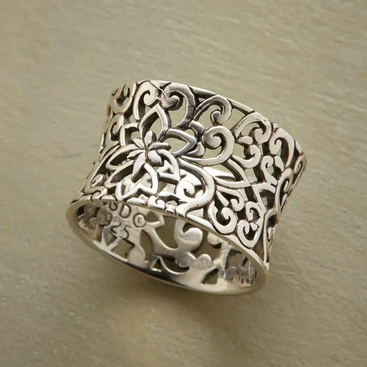 Elegant Vintage Silver Hollow Ring